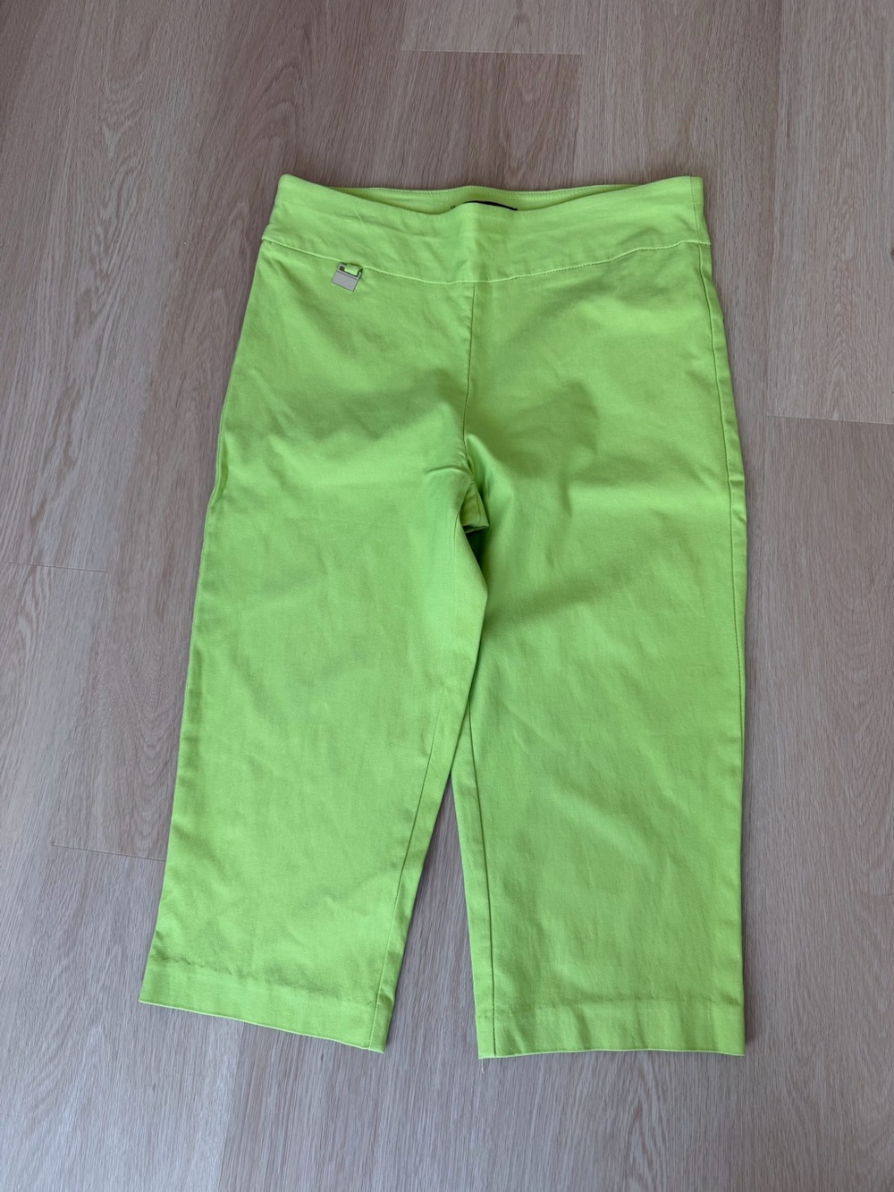 Alex & Olivia Lime Green Stretch Capri Shorts
